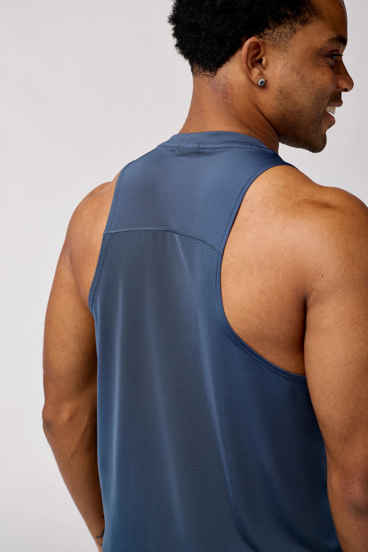 Men's Brooks Atmosphere Singlet 3.0. Green/Stripe pattern. Rear view.
