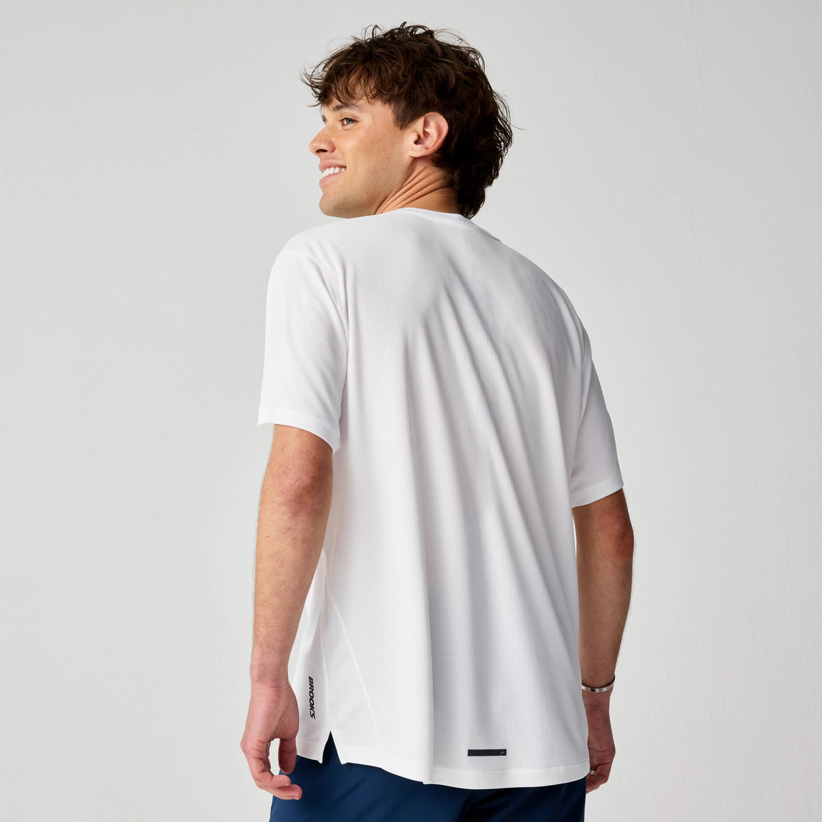 Men's Brooks Dash Short Sleeve. White.