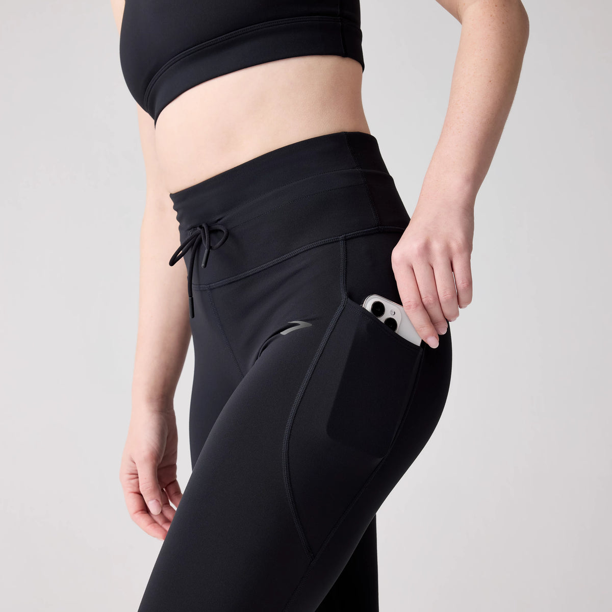 Women's Brooks Luxe Tights. Black.