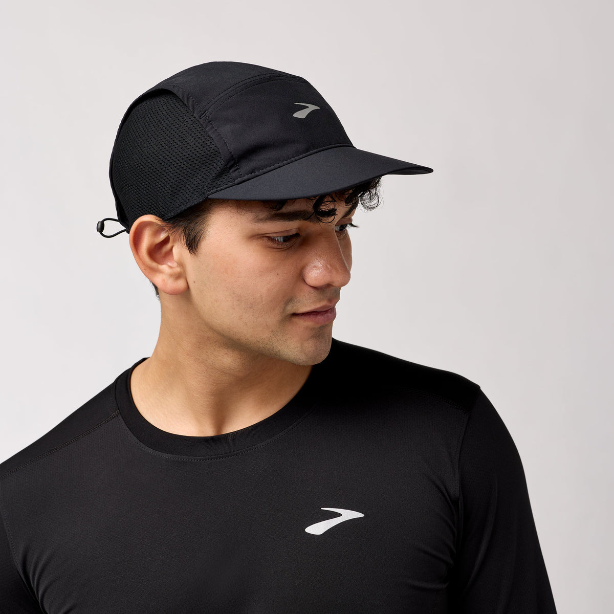 Brooks Propel Mesh Hat 2.0 in Black, front view