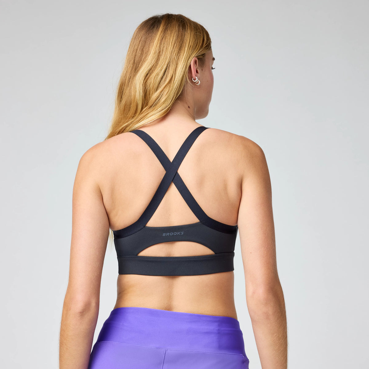 Women's Brooks Luxe Strappy Bra. Black.
