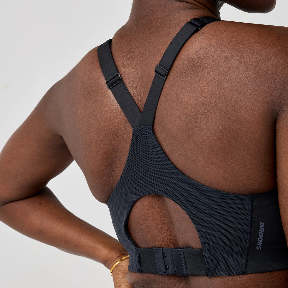 Women's Brooks Limitless Racerback Sports Bra. Black.