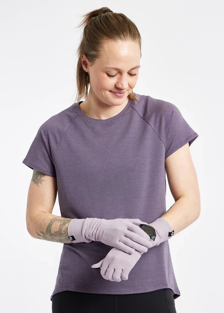 Women's Oiselle Lux Watch Window Gloves in Dusty Lavender, alternate view