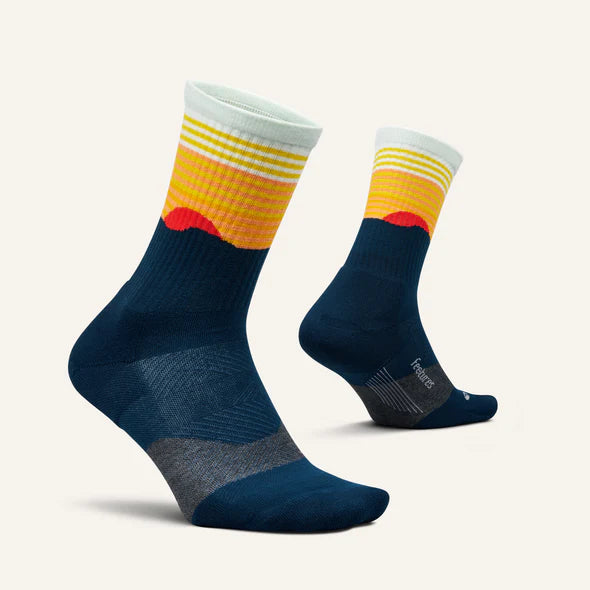 Feetures Trail Max Cushion Mini Crew. Multicolored. Lateral/Medial view.