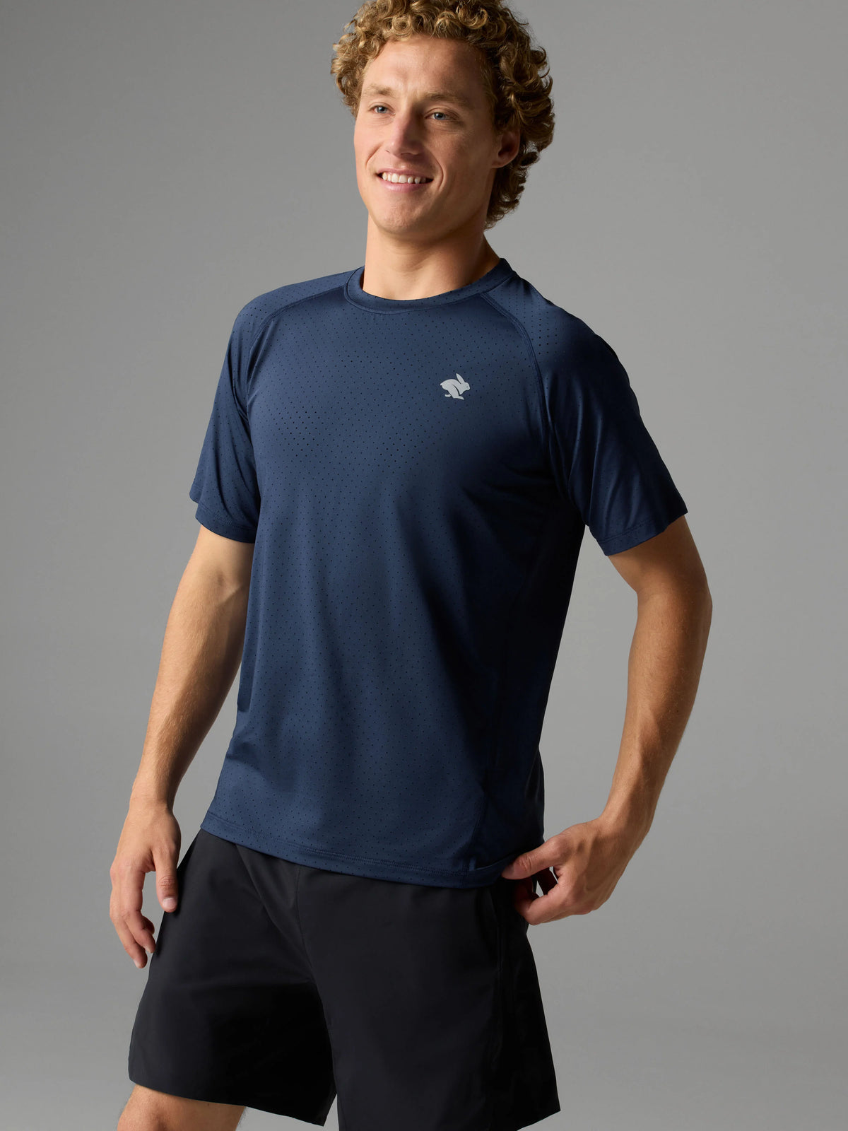Men's rabbit Ice Perf Tee. Navy.