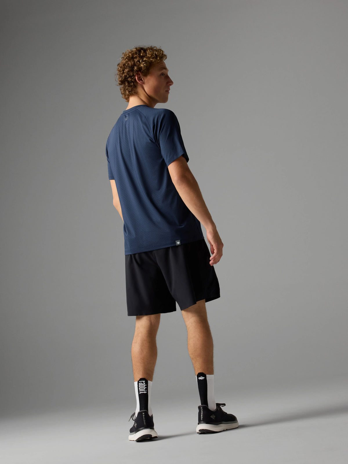 Men's rabbit Ice Perf Tee. Navy.