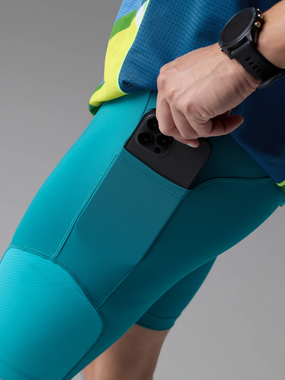Men's rabbit Pacer Shorts 8.5". Blue/Green.