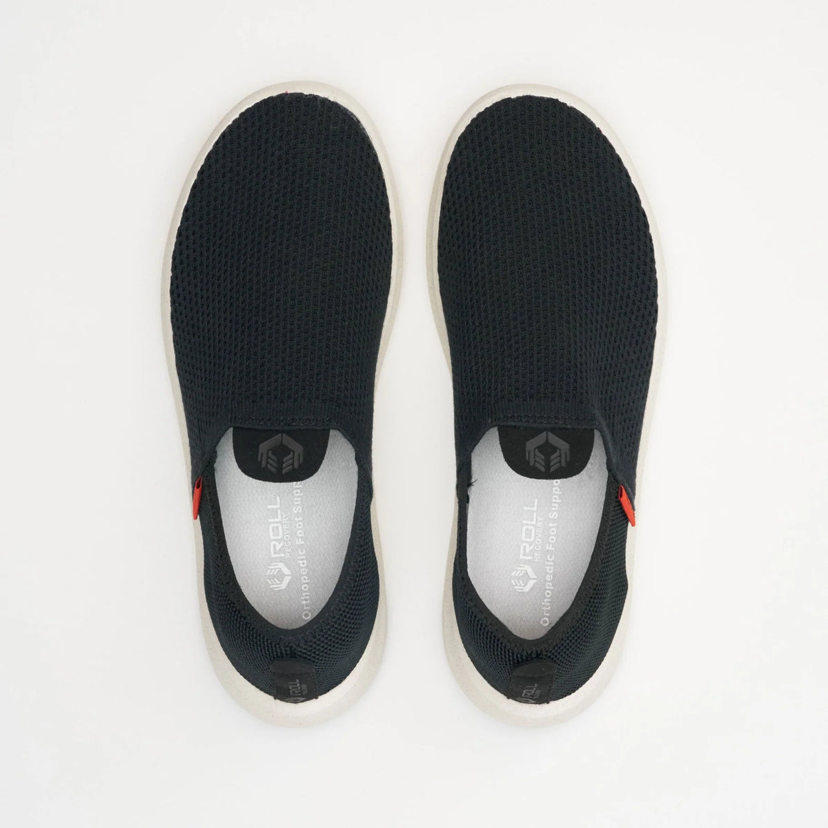 Men's Roll Recovery Superplush Classic. Black upper. White midsole. Top view.