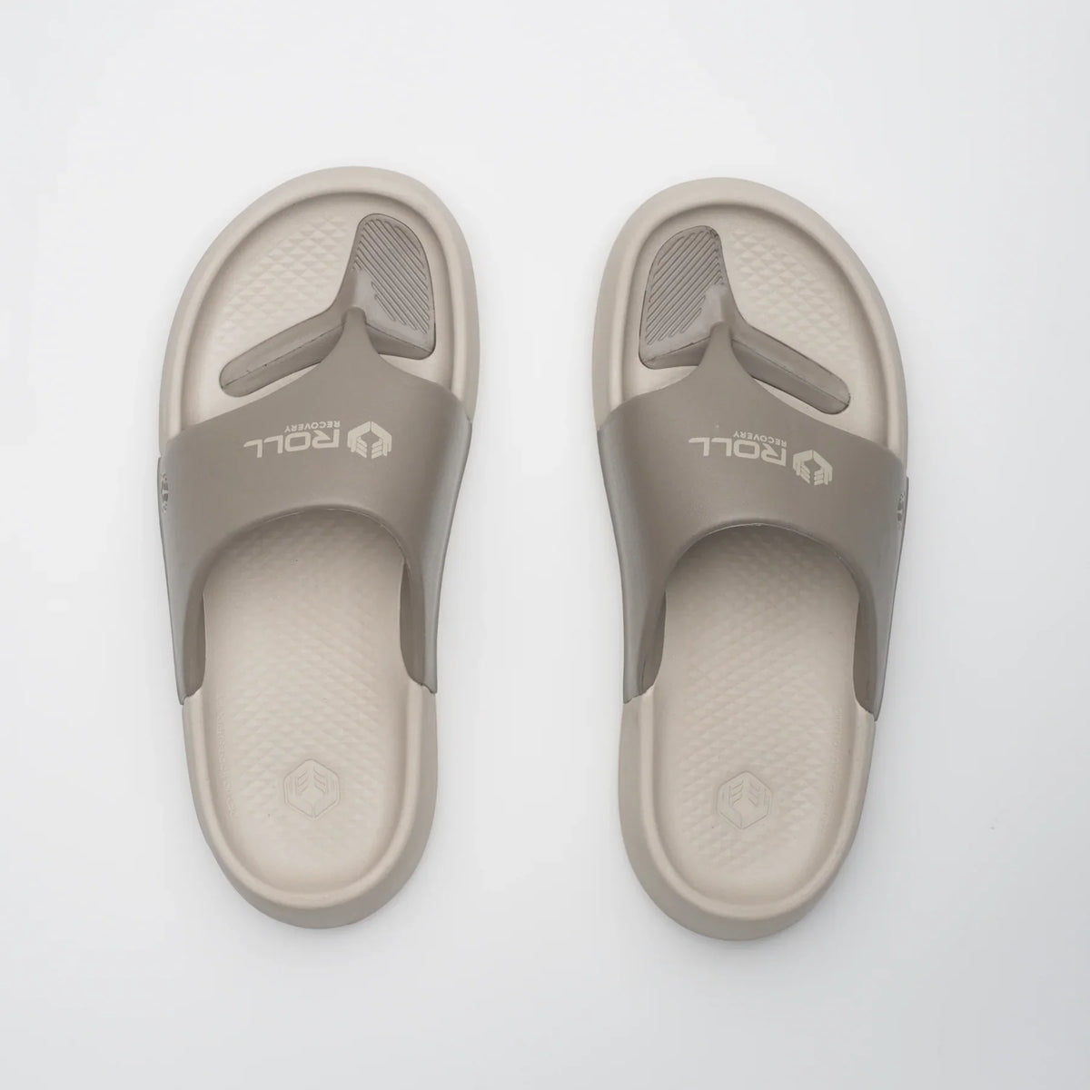 Men's Roll Recovery SUPERPLUSH Flipflop Sandstone top view.
