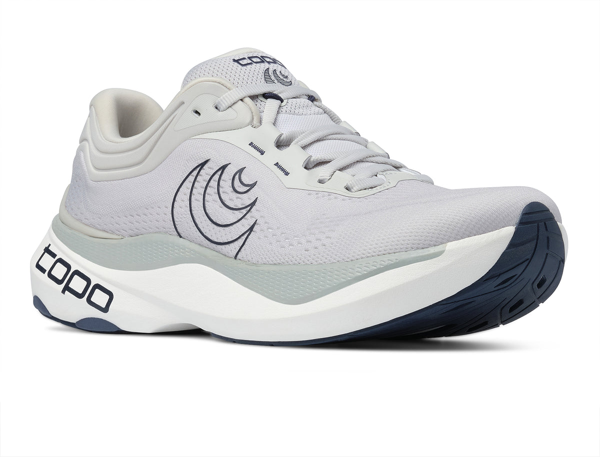 Men's Topo Aura 2. Light Grey upper. White midsole. Lateral view.