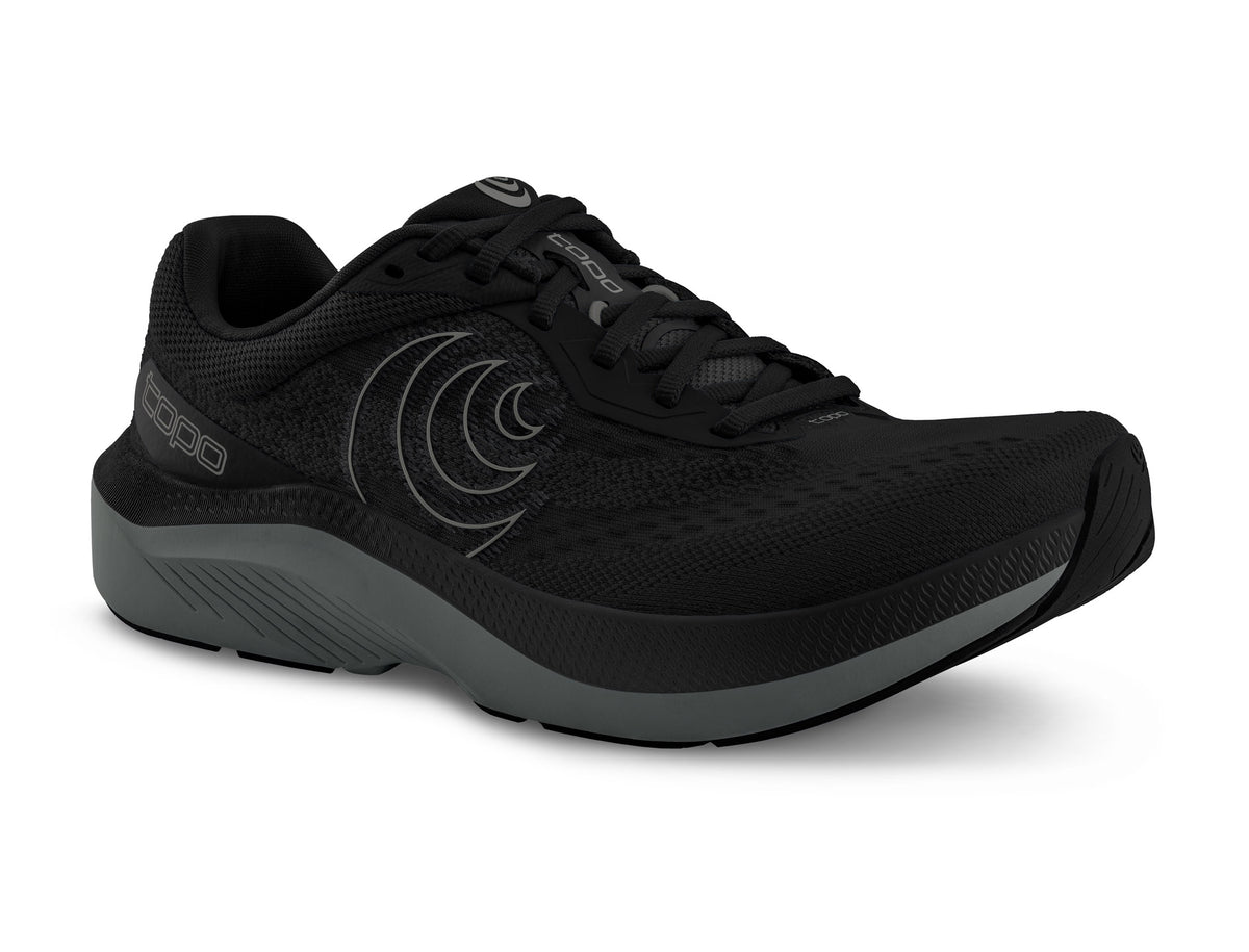 Men's Topo Magnifly 6. Black upper. Dark Grey midsole. Lateral view.
