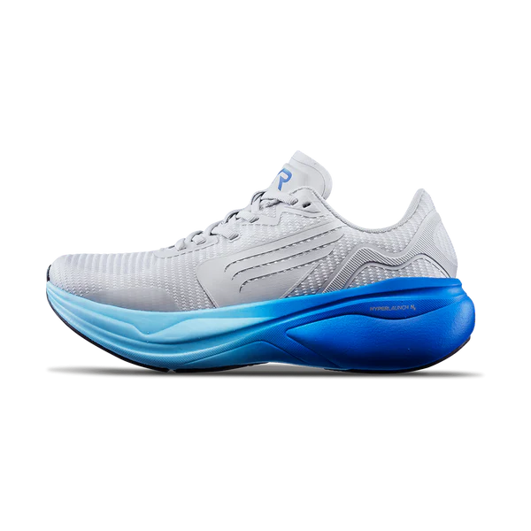Men's TYR Maverick v1. Light Grey upper. Blue midsole. Lateral view.
