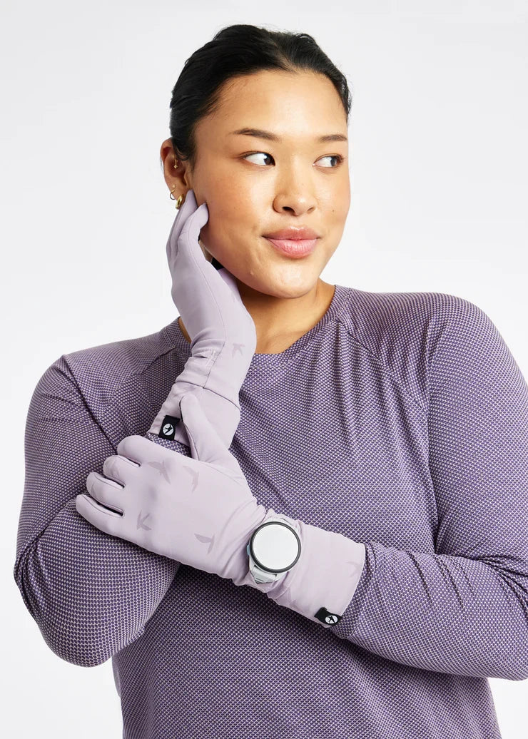 Women's Oiselle Firecracker Watch Window Gloves in Dusty Lavender.