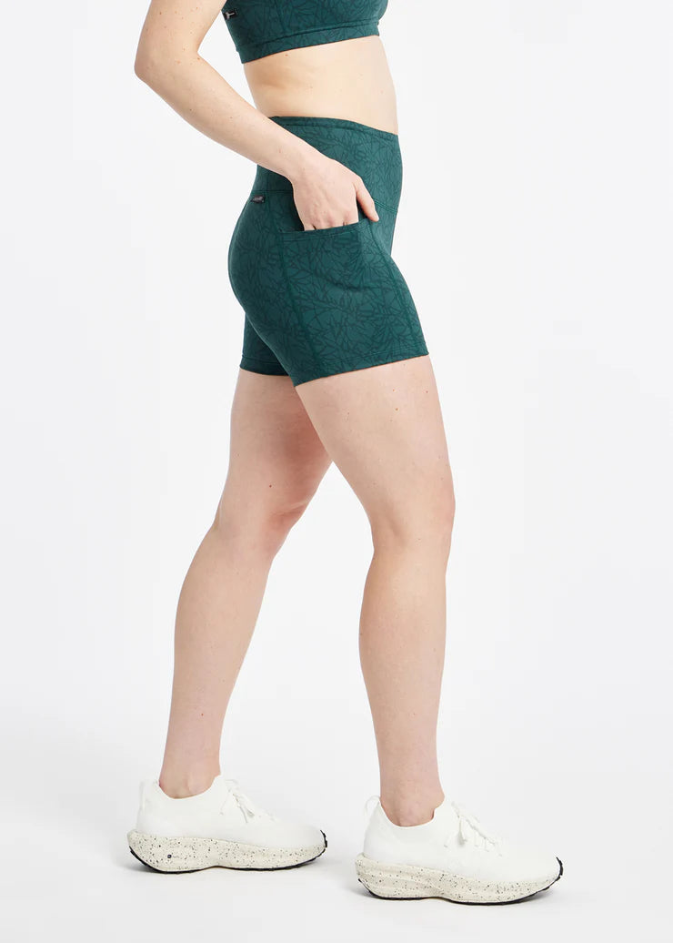 Women's Oiselle Pockito 4" Shorts. Green.