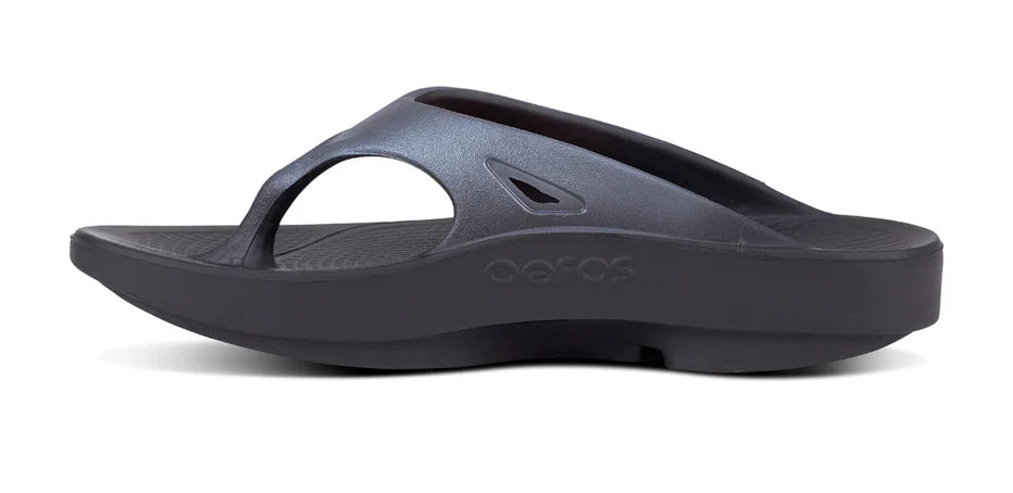 OOFOS OOriginal Sport Sandal in Graphite. Gray upper and black midsole. Medial view.