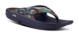 OOFOS OOriginal Sport Sandal in Woodland Camo. Lateral view.