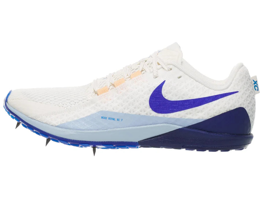 Nike Zoom Rival XC 7. White upper. Blue midsole. Lateral view.