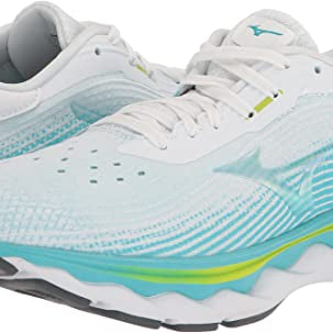 Women's Mizuno Wave Sky 5 in White, lateral view.