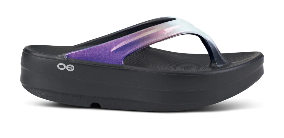 Women's Oofos Oomega Oolala Luxe. Lateral view.