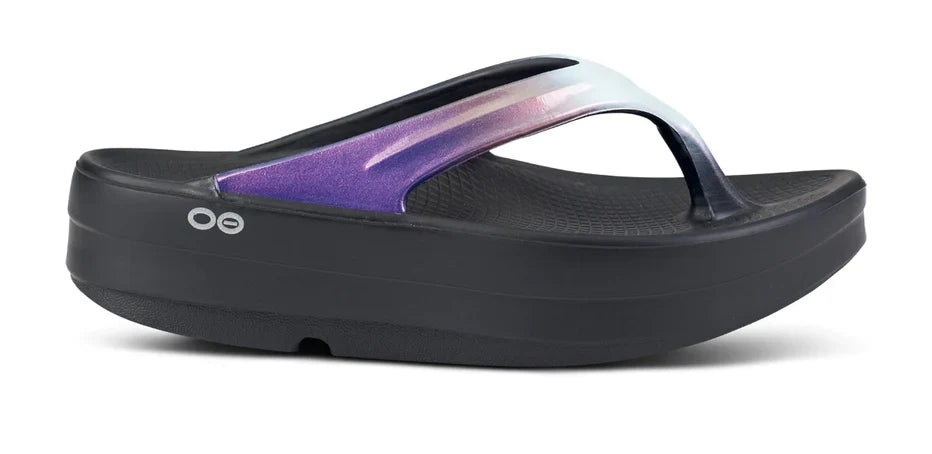 Women's OOFOS OOmega OOlala Luxe Sandal in Calypso. Lateral view.