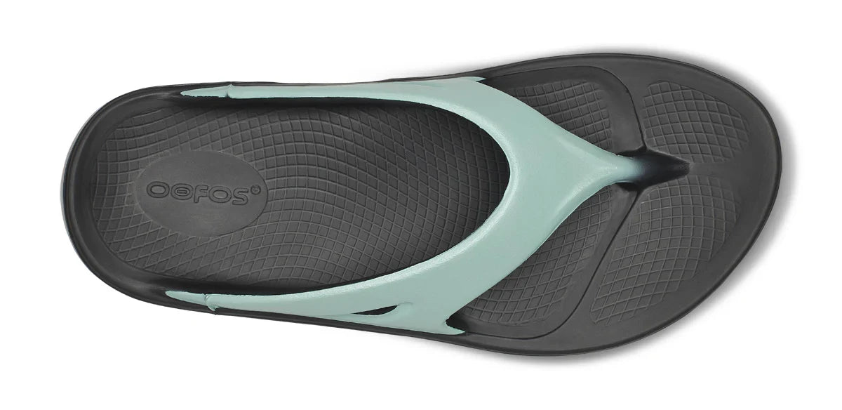 OOFOS OOriginal Sport Sandal in Oasis. Light green upper and black midsole. Top view.