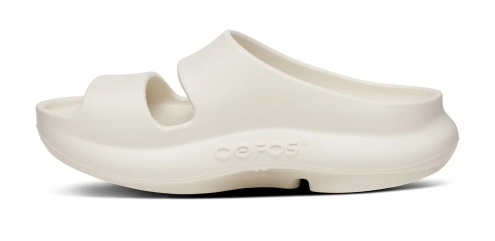 Women's Oofos Ooyea PLUS. Off White. Medial view.