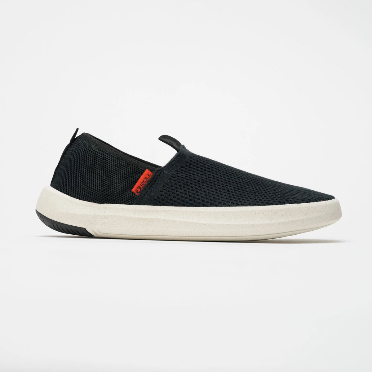 Women's Roll Recovery Superplush Classic. Black upper. White midsole. Lateral view.