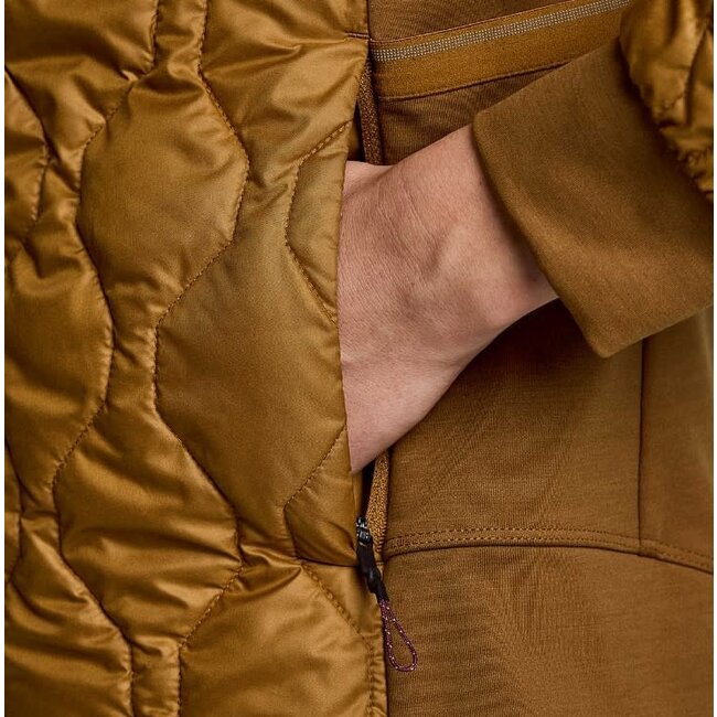 Women's Saucony Solstice Oysterpuff Jacket. Gold colorway. Pocket view