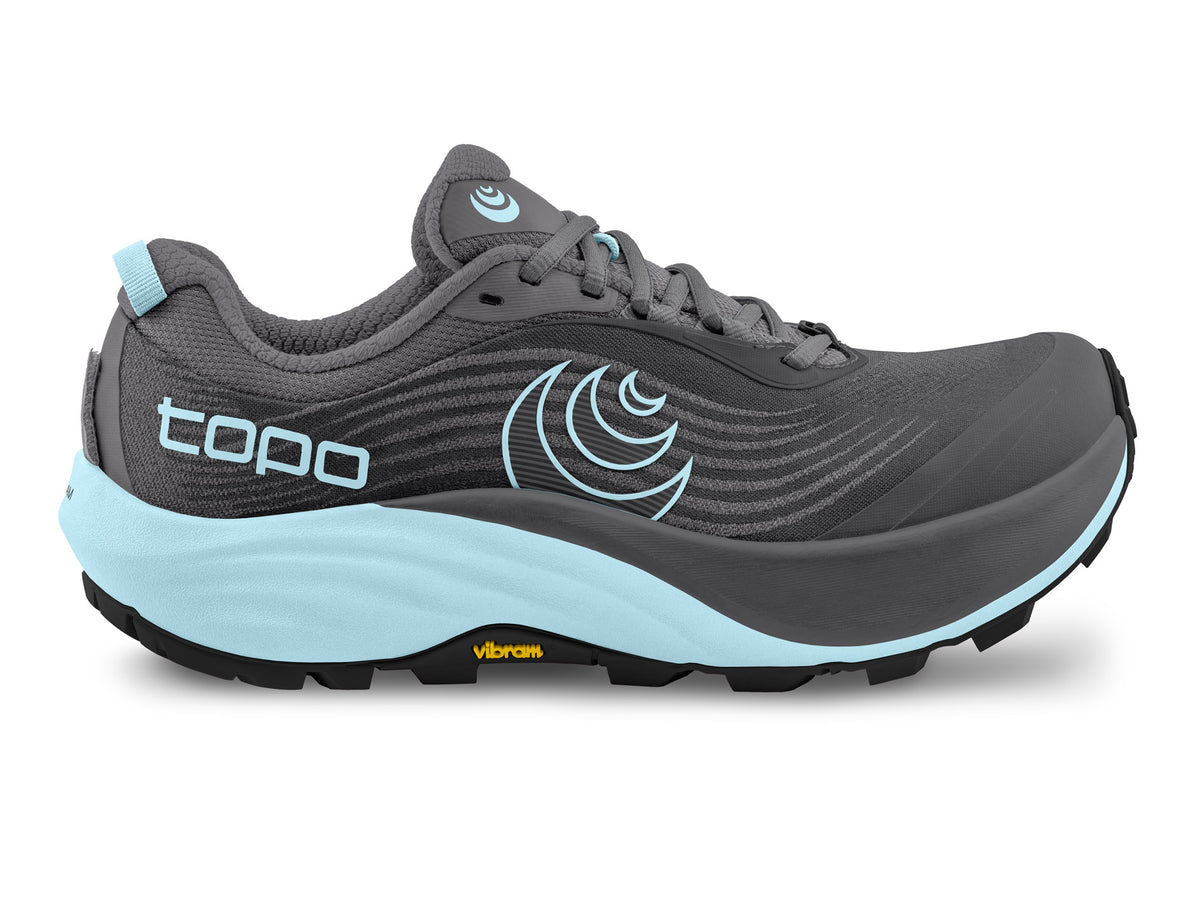 Women's Topo Pursuit 3. Grey upper. Light Blue/Grey midsole. Lateral view.