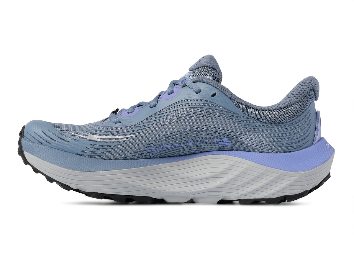 Women's Topo Ultraventure 5 in Grey/Blue – medial view.