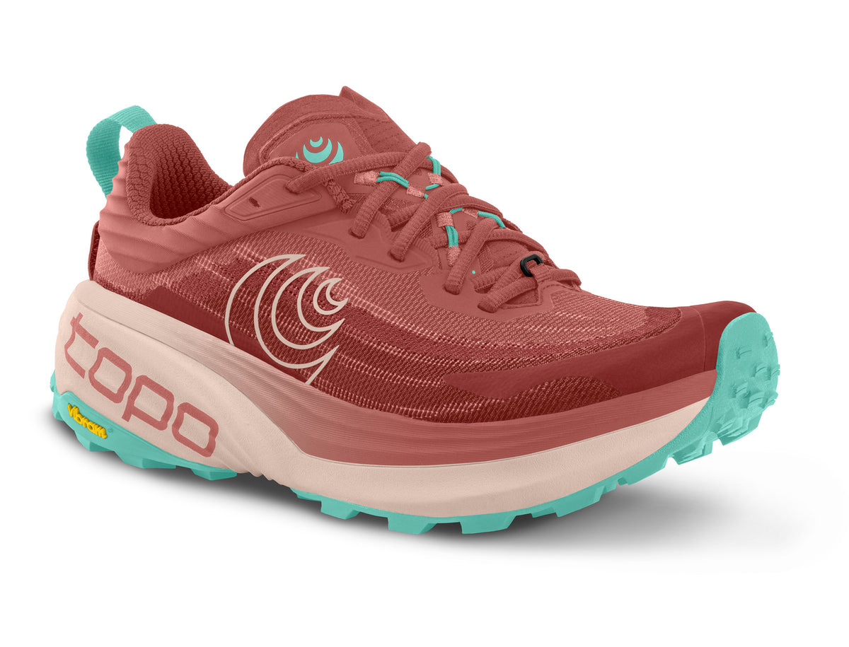 Women's Topo Vista. Light Red upper. Light Grey midsole. Lateral view.