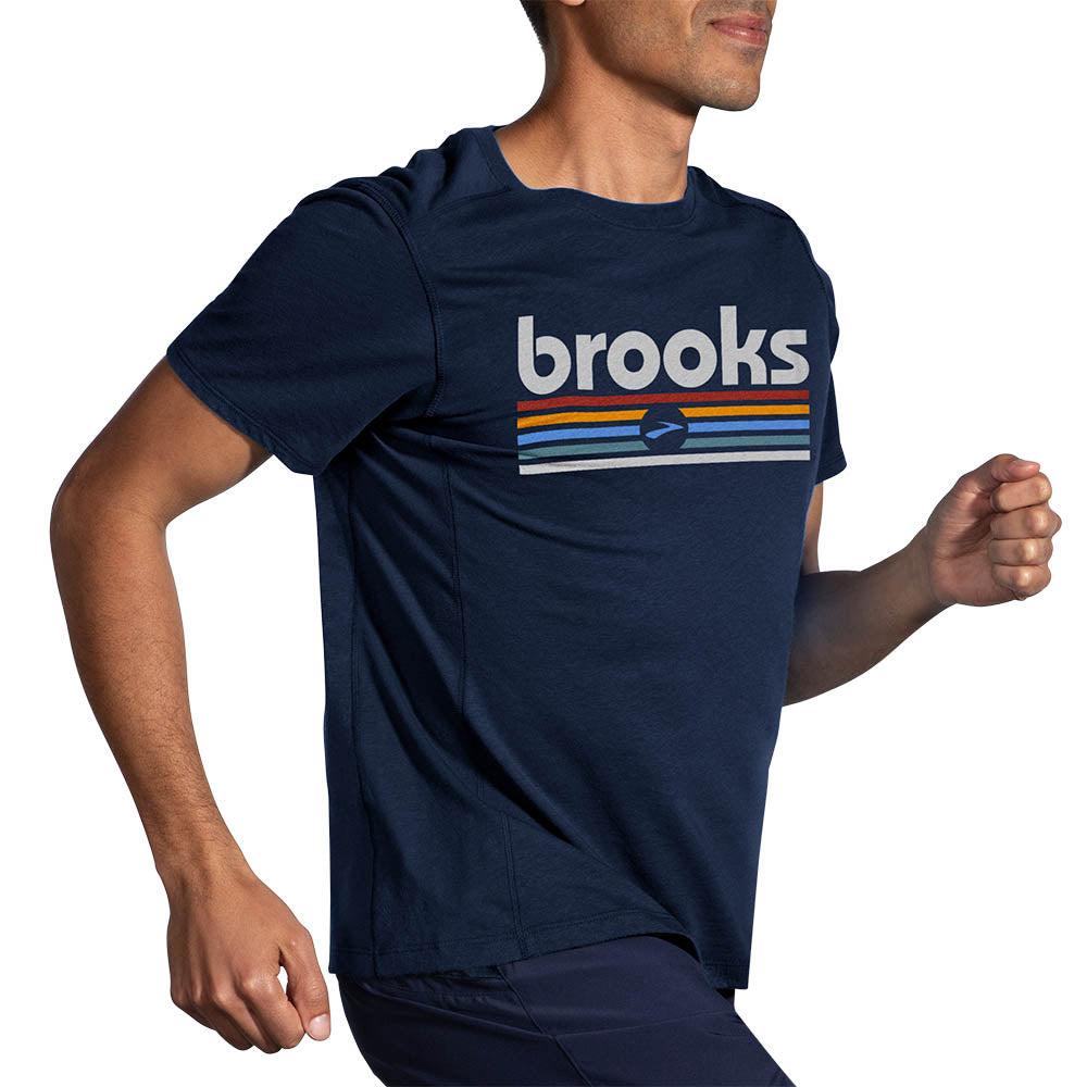 Men's Brooks Distance Short Sleeve 2.0. Dark Navy. Front/Lateral view.