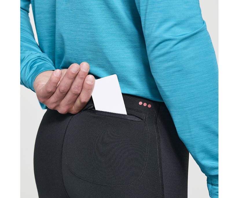 Men's Saucony Boulder Wind Tights. Black. Pocket closeup.