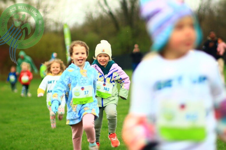 Children racing through wet grass during Healthy Kids Binghamton Week 2 at Otsiningo Park