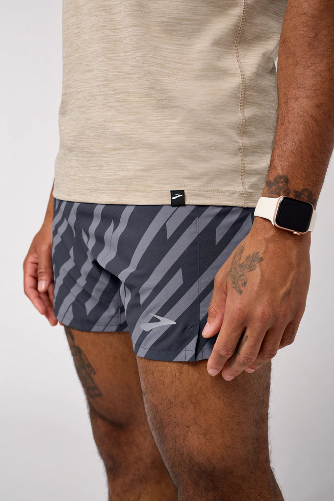 Men's Brooks Luxe Short Sleeve. Tan. Front/Lateral view.