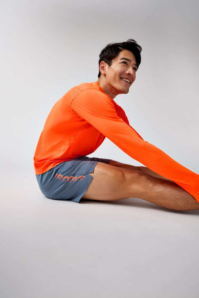 Men's Brooks Journey 5" Shorts. Grey.