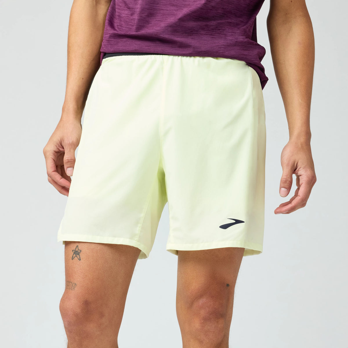 Men's Brooks Journey 7" 2-in-1 Shorts. Light Yellow.