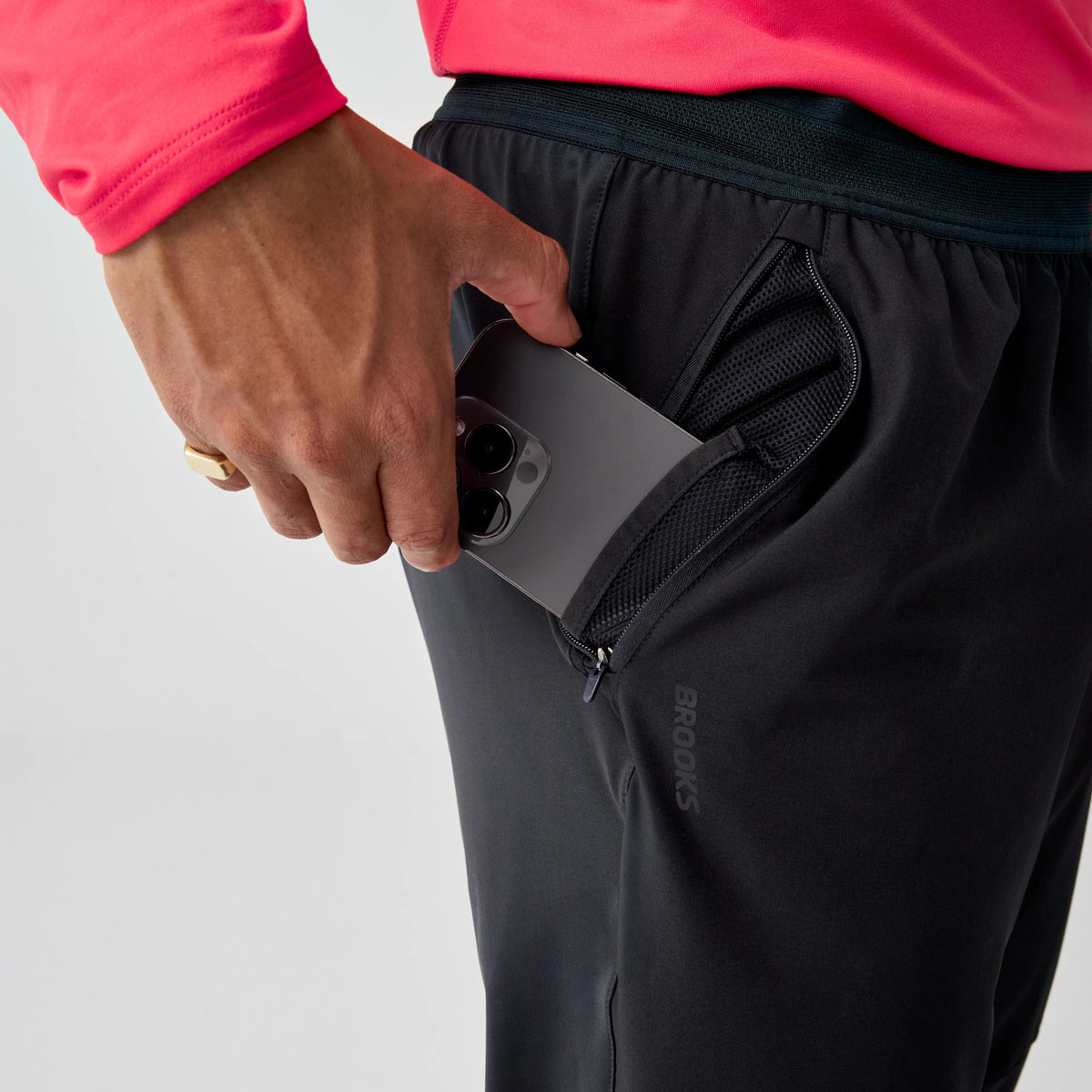 Men's Brooks Dash Pants. Black.