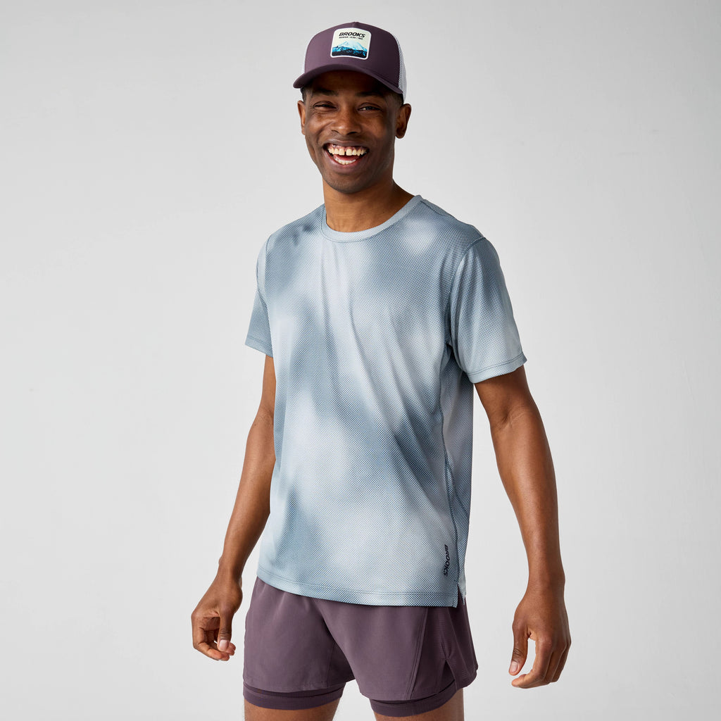 Men's Brooks Dash Short Sleeve Shirt. Grey.
