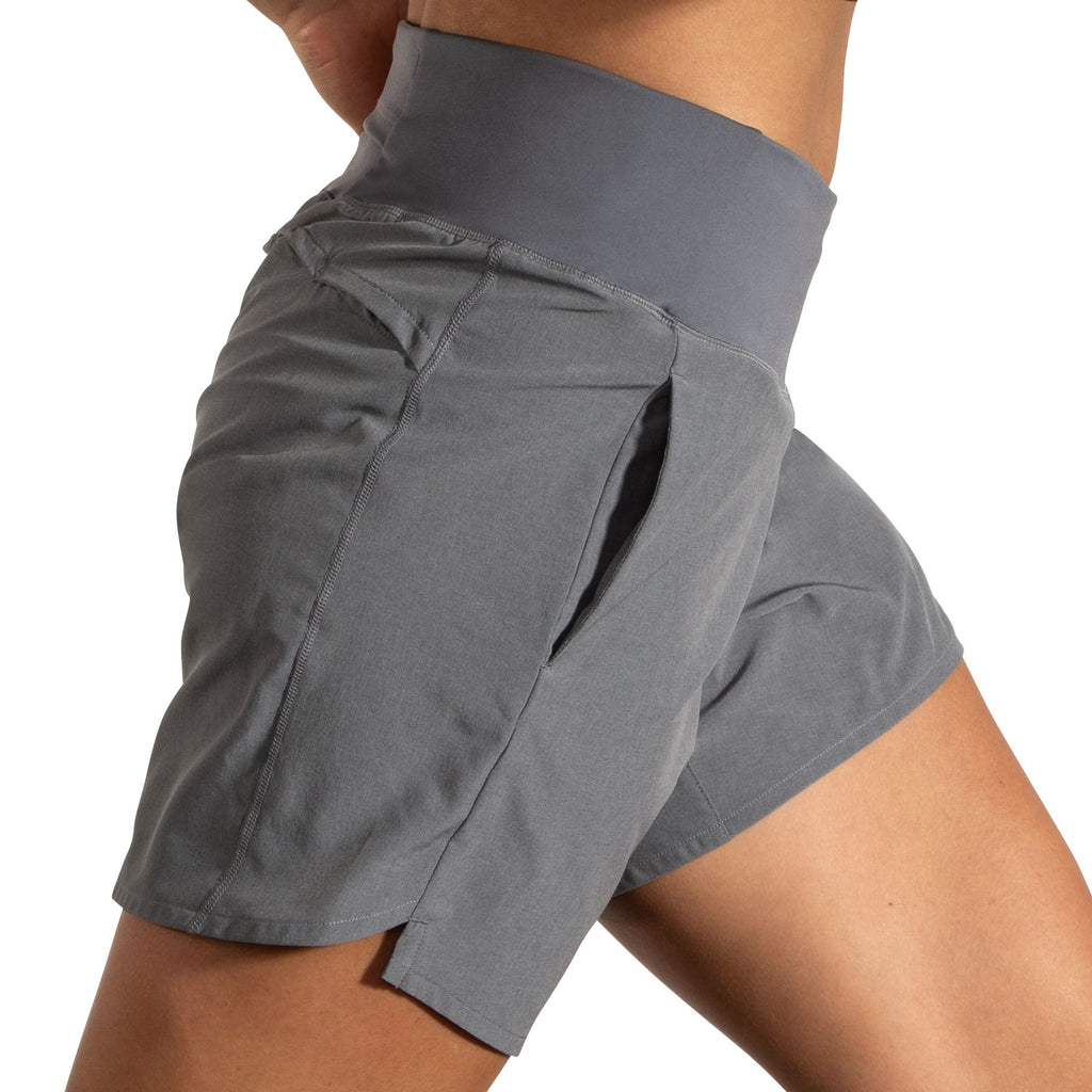 Women's Brooks Chaser 7" Shorts. Grey. Lateral view.
