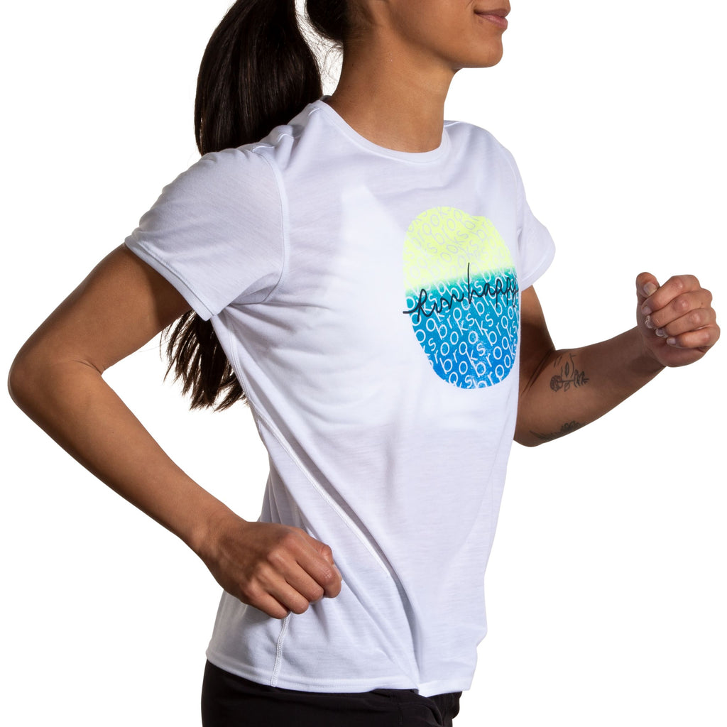Women's Brooks Distance Short Sleeve 3.0. White. Front/Lateral view.