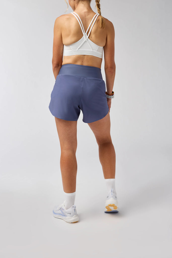 Women's Brooks Chaser 5" Shorts. Grey.