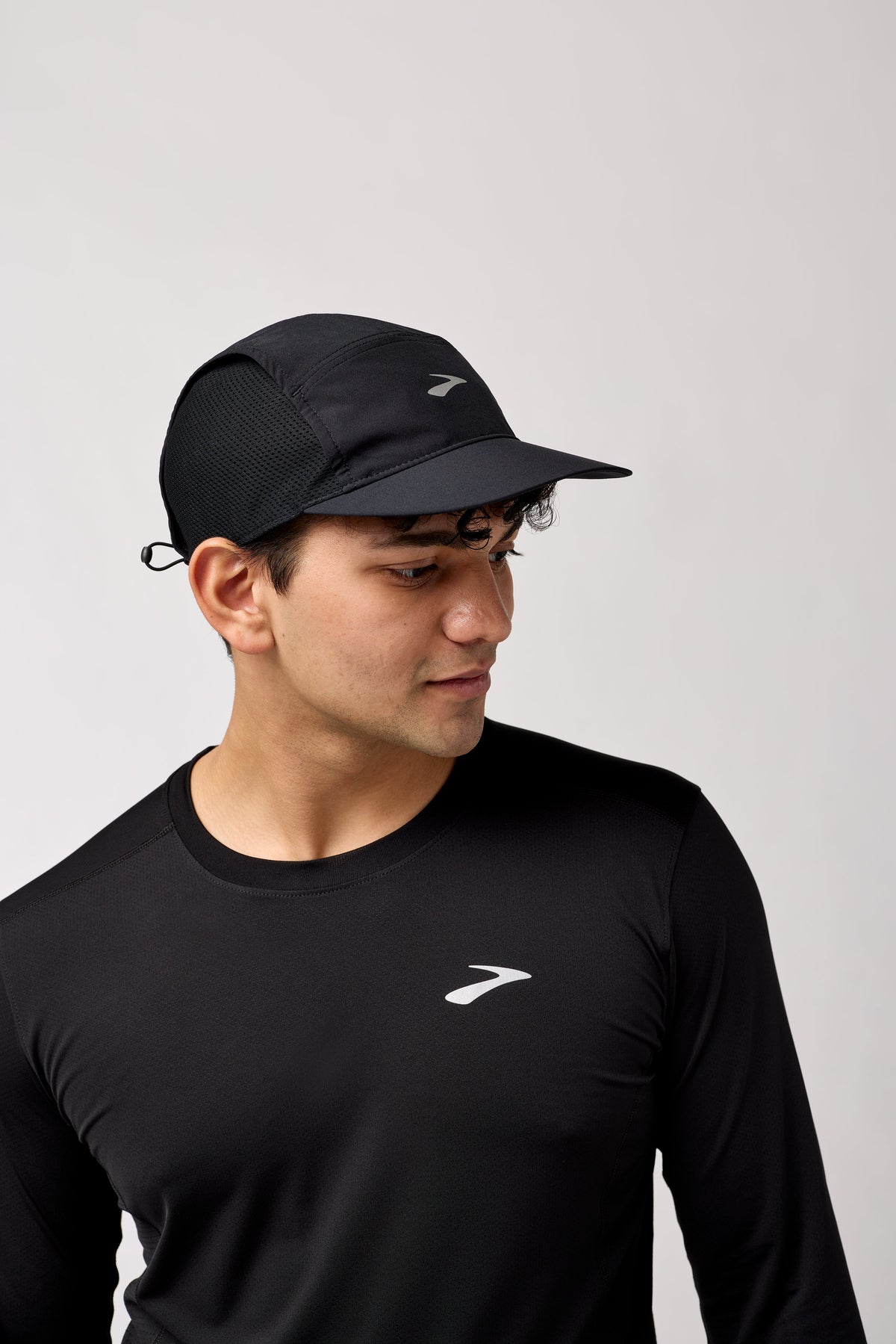 Brooks Propel Mesh Hat 2.0 in Black, front view