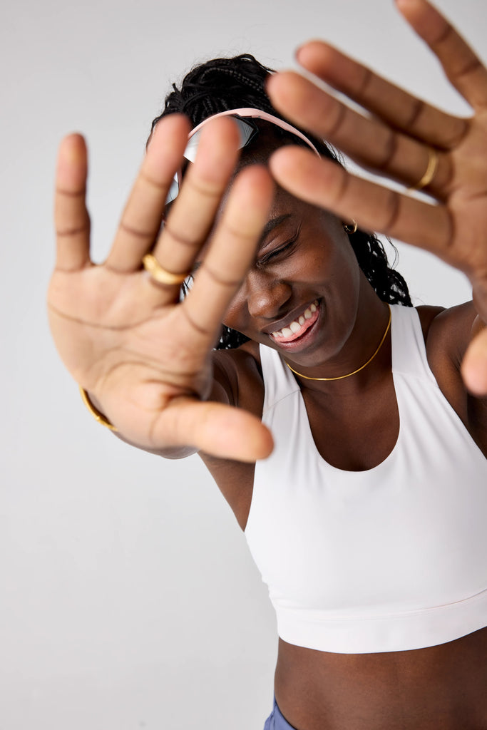 Women's Brooks Luxe Sports Bra. White.