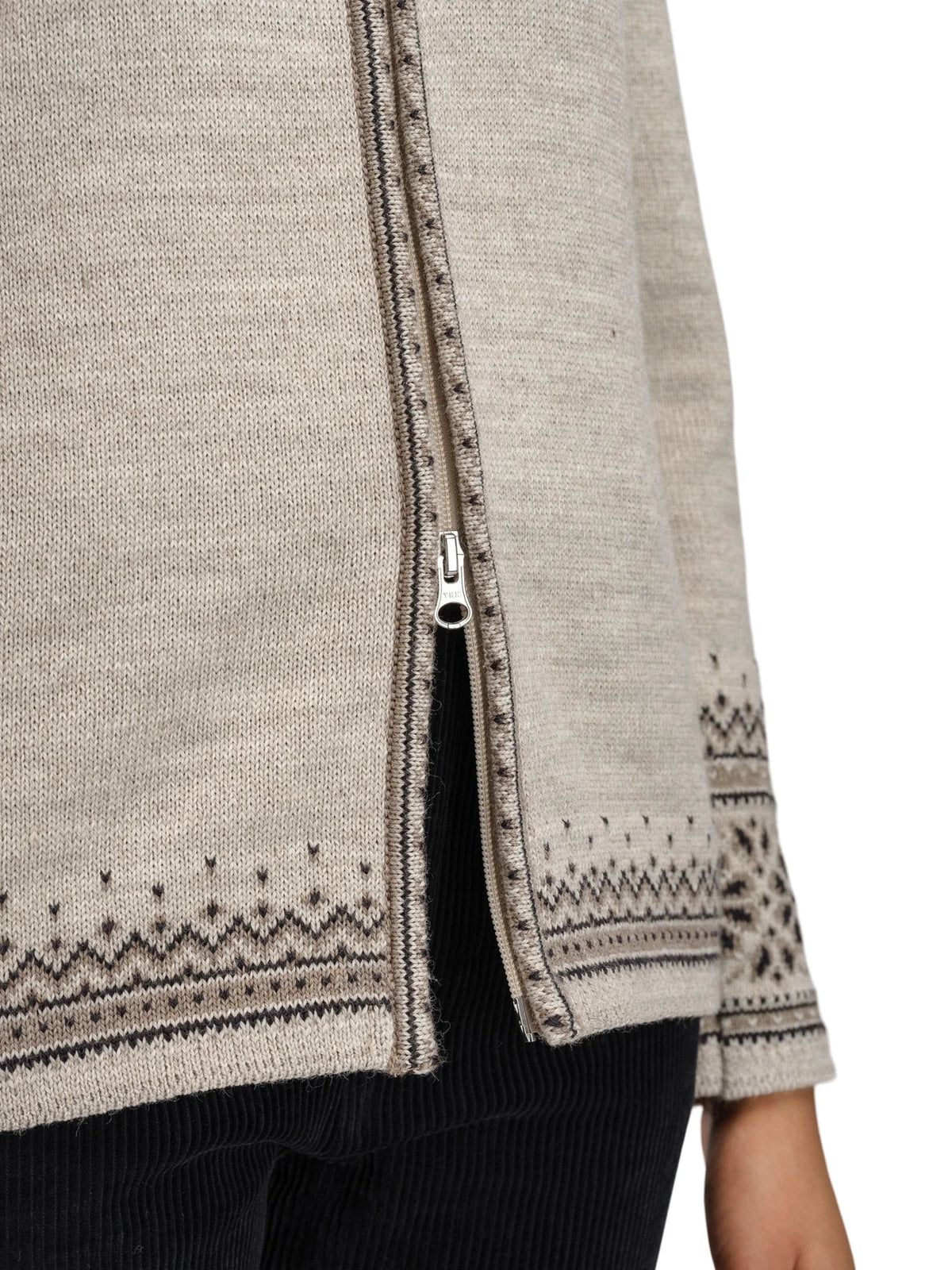 Dale of Norway 140th Anniversary Jacket, women’s, Sand/Coffee/Mountainstone – lower zipper detail