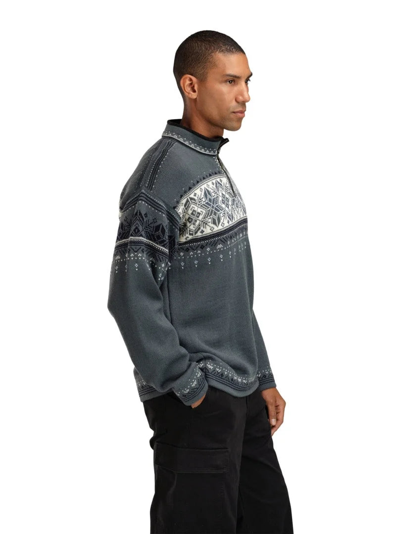 Dale of Norway Blyfjell Sweater, unisex, Steel/Off White/Navy – side on model