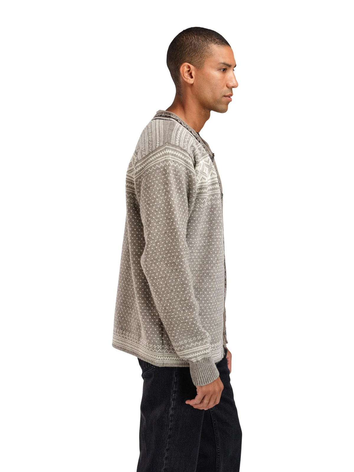 Dale of Norway Setesdal Lusekofte Jacket, unisex, Vanilla Sugar/Natural White – side on male model