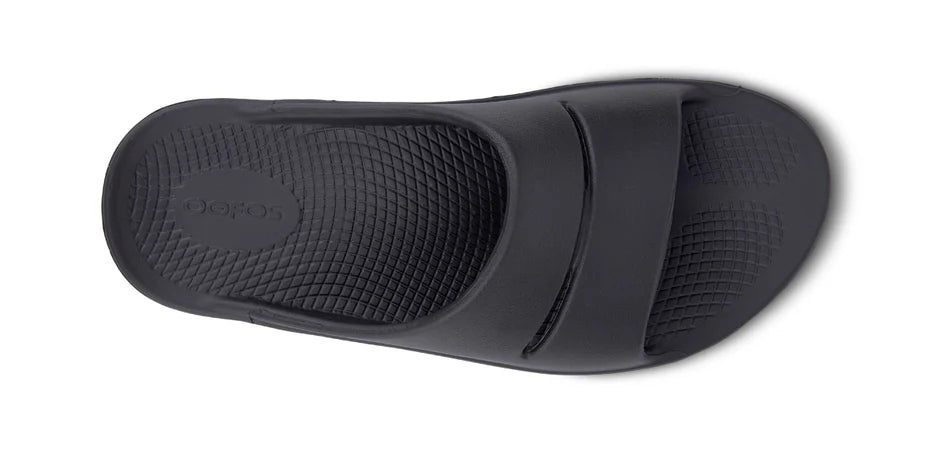 Oofos Ooahh Slide. Black. Top view.