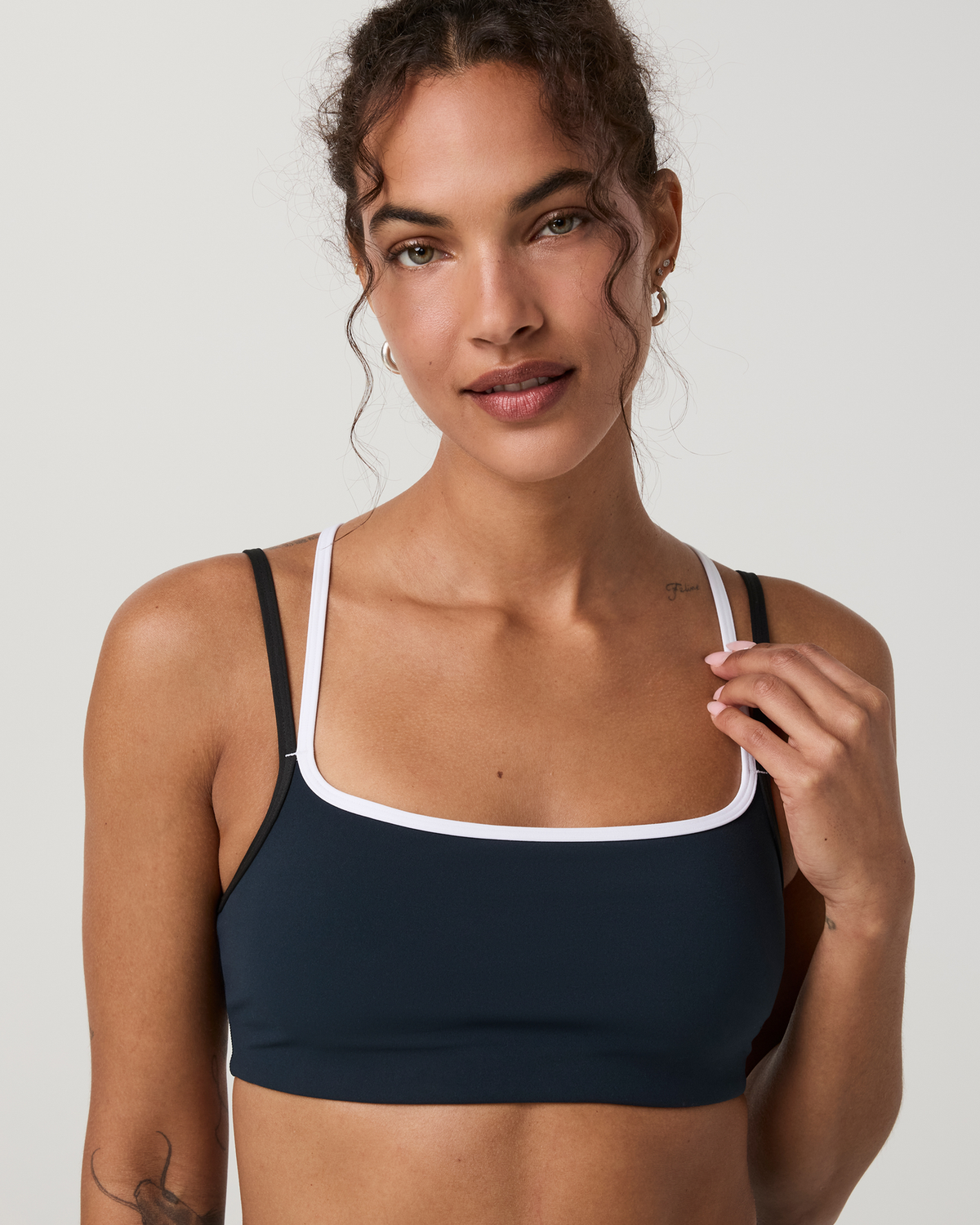 Vuori Daily Layered Bra women's sports bra in Ink — straight neckline and contrast-strap detail