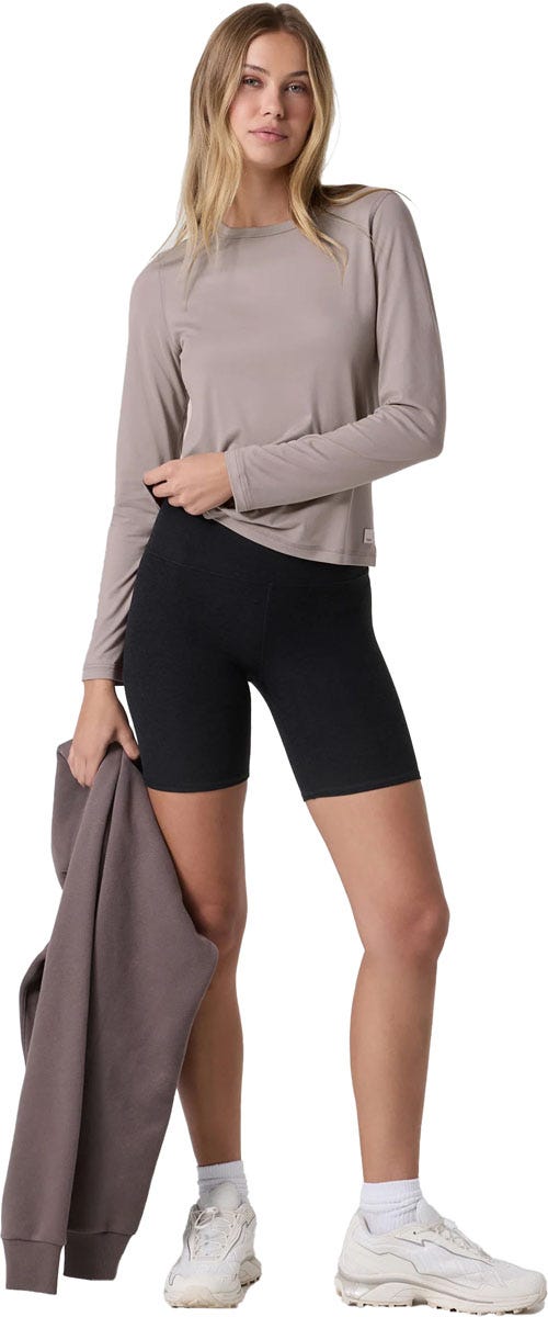 Vuori Long Sleeve Lux Crew in Pebble women's performance top product view